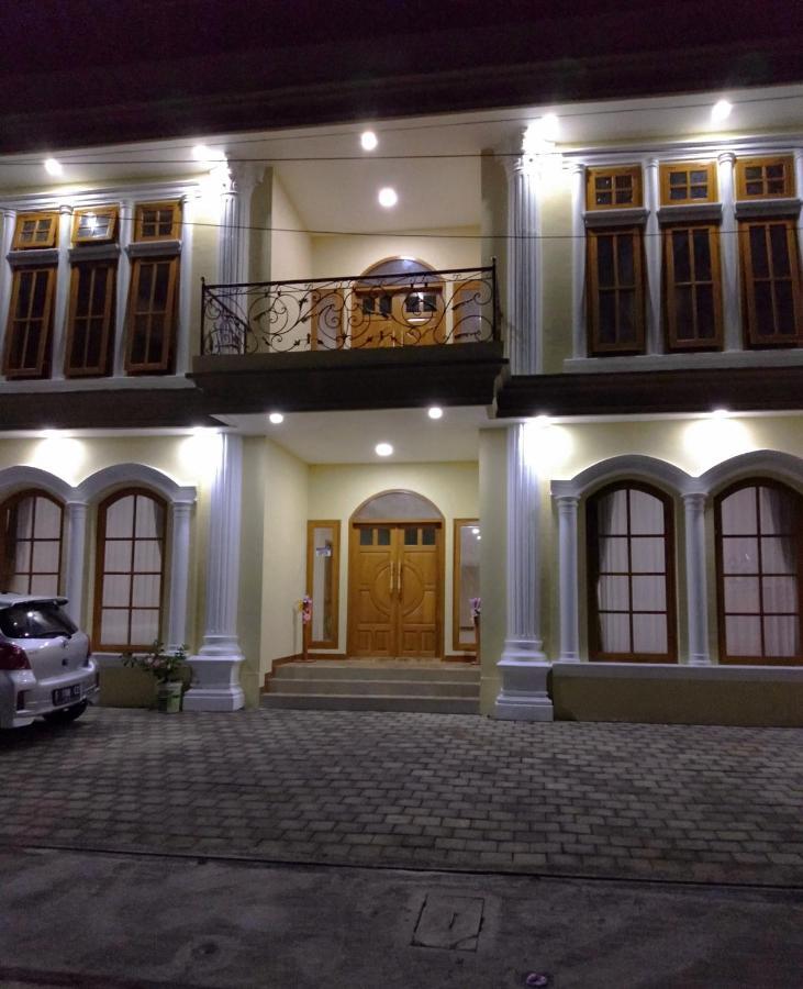 Bluefire Homestay Syariah Banyuwangi  Exterior photo